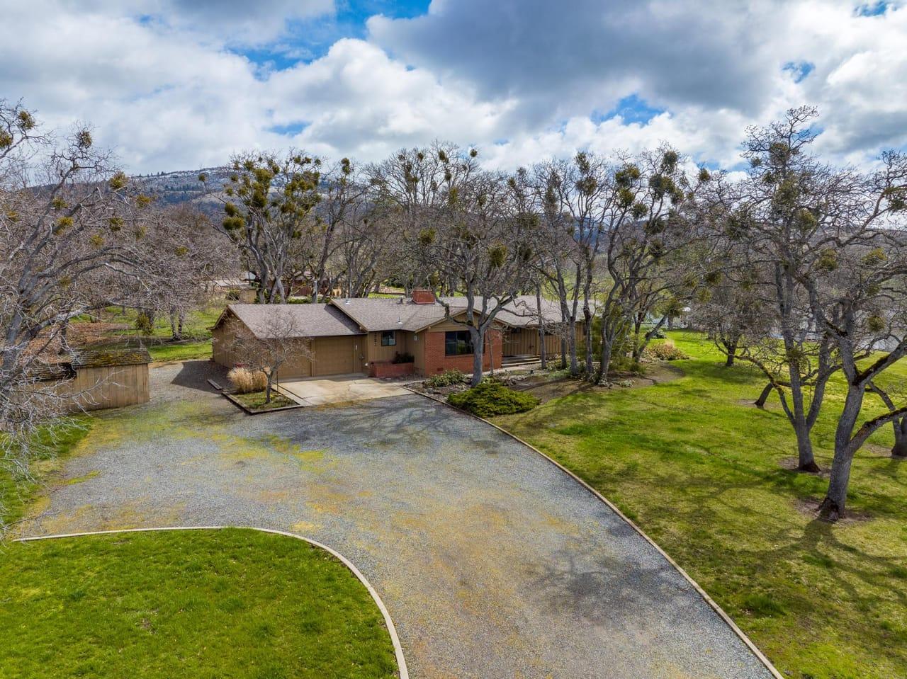 1721 Oakmont Way Medford  97504