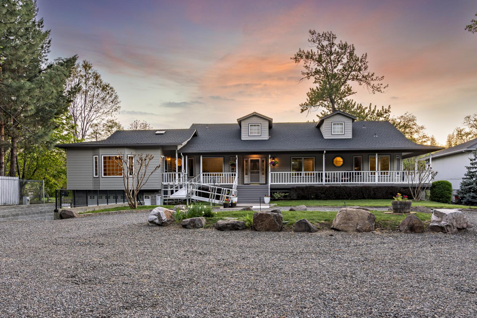 20515 Highway 62 Shady Cove  97539