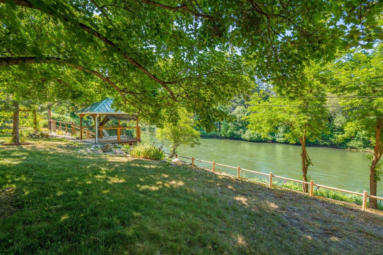 2092 Second Avenue Gold Hill  97525
