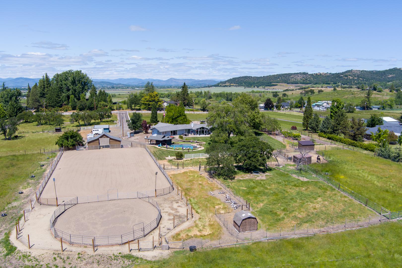 2872 Coker Butte Rd Medford  97504