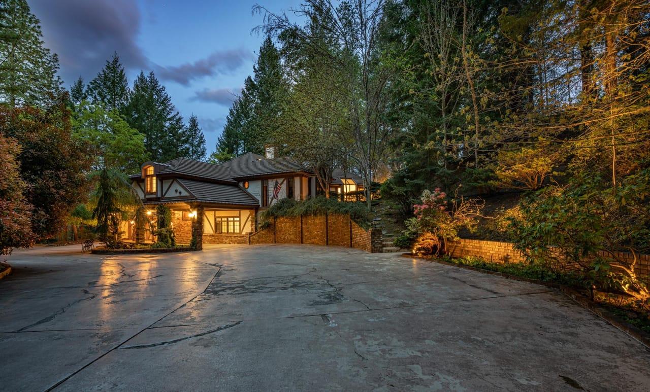 371 Hessar Street Grants Pass  97527
